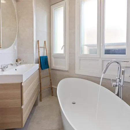 Le Prado - Centre - Spacious - Ac