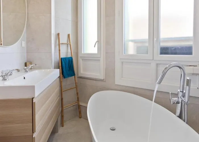 Le Prado - Centre - Spacious - Ac